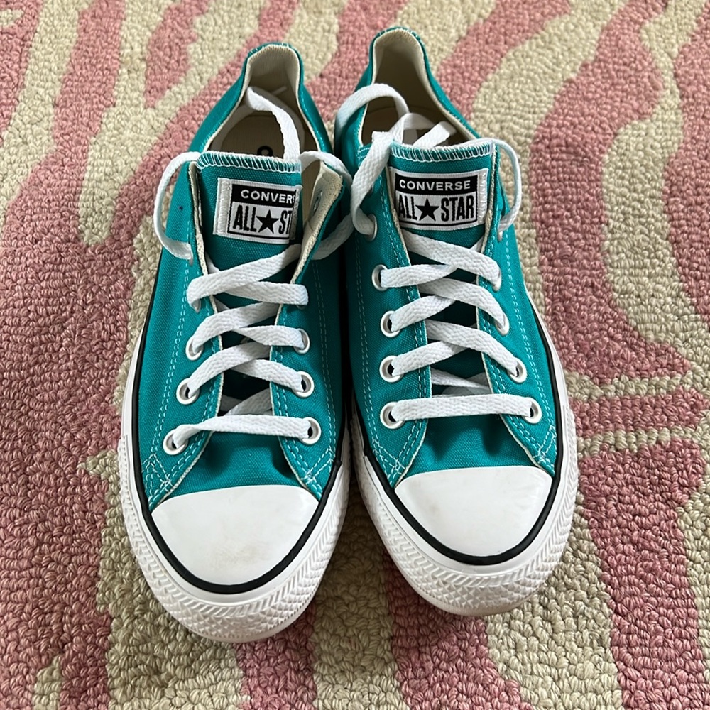 Like New Women’s Converse Shoes
